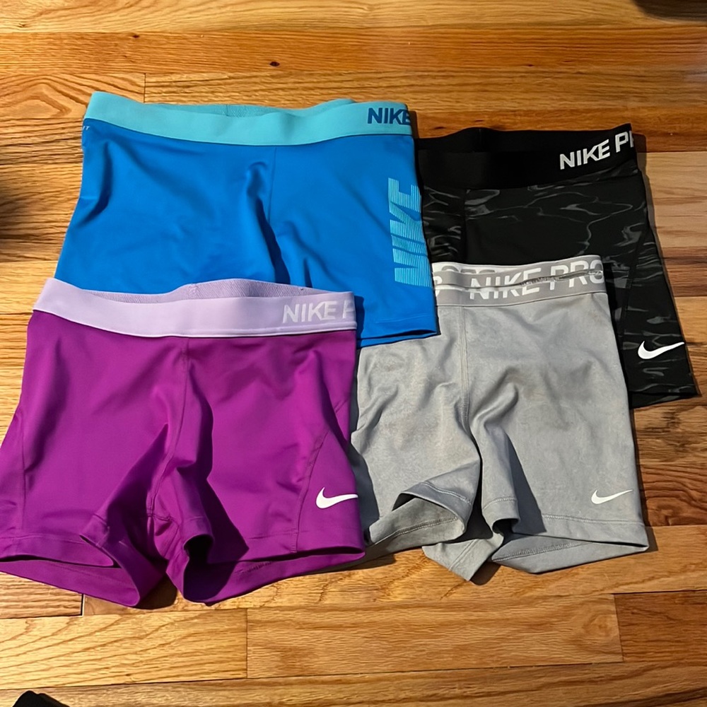 4pack Great condition nike pro shorts L